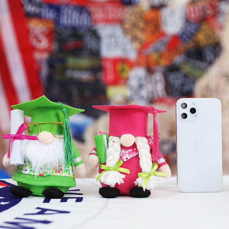 Opening ceremony dwarf couple doll decoration cross border graduation season rag doll decoration bachelor hat mascot - Xvogue